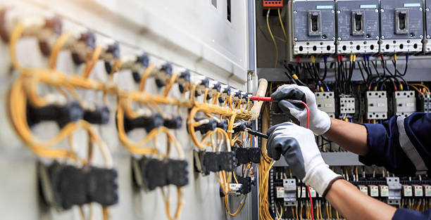 Professional Electrician technician working in Portland, TN